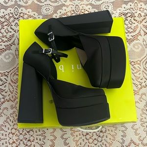 Like New 🌹Gianni Bini Black Square Toe Mary Jane Heels Size 8